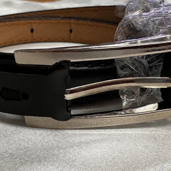 Sleek Black Leather Belt with Silver Buckle - Picture 2 of 4